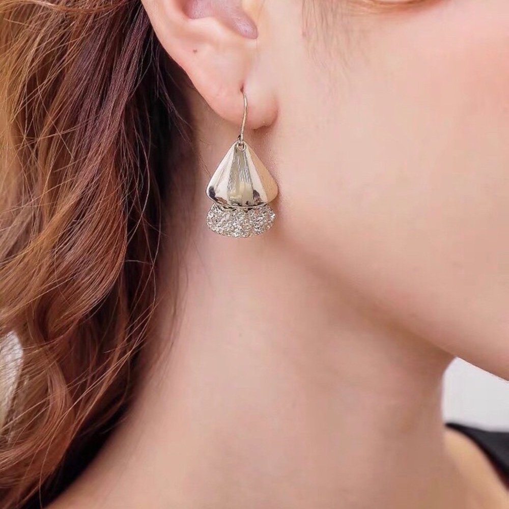 NWOT Retro Geometric Triangle Earring